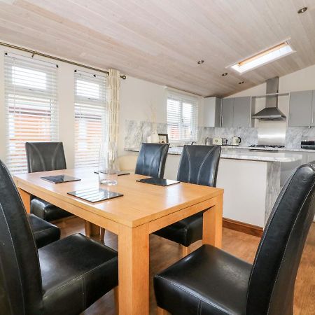Oakwood Lodge York Buitenkant foto