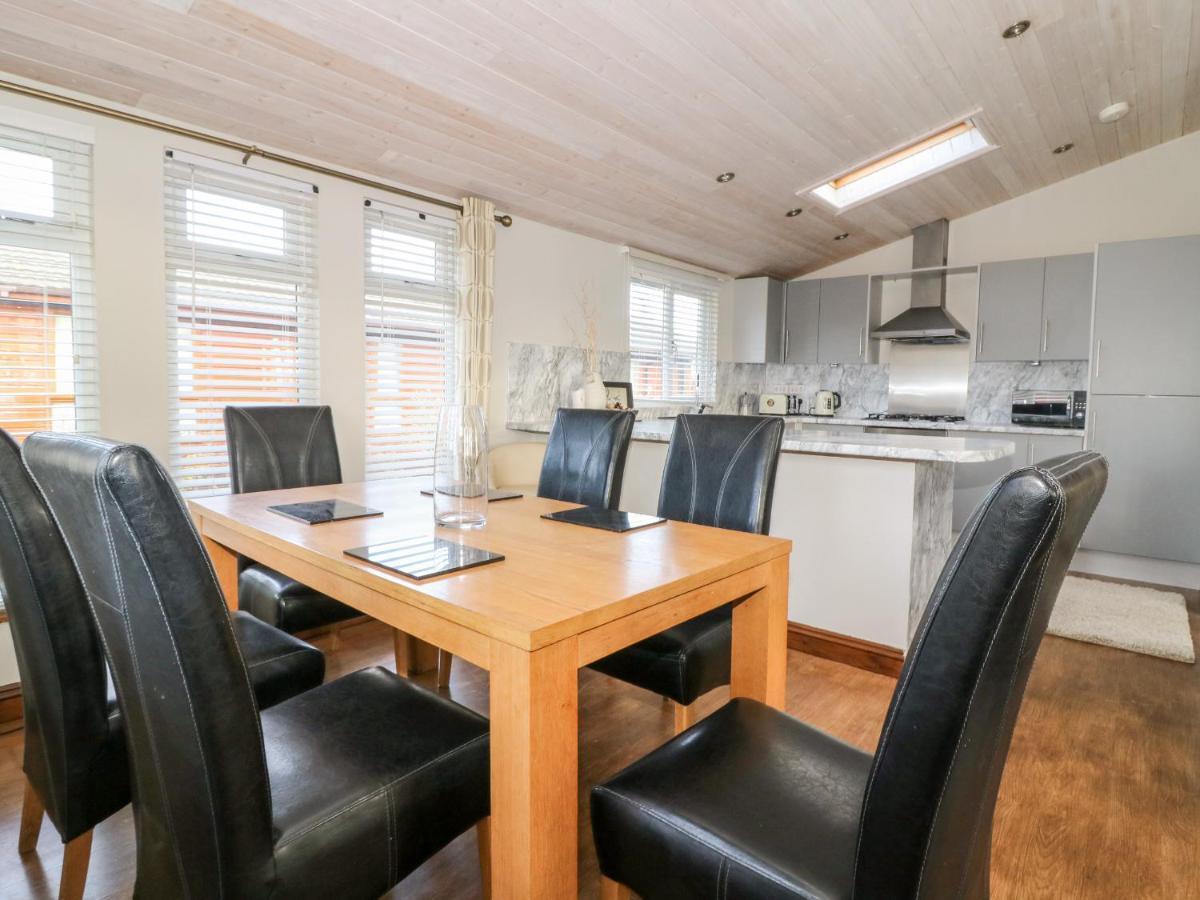Oakwood Lodge York Buitenkant foto