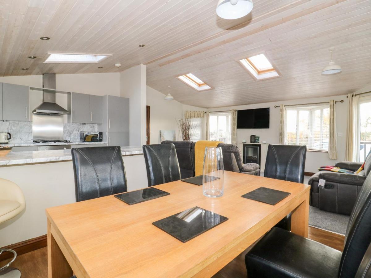 Oakwood Lodge York Buitenkant foto